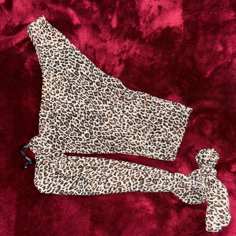 one shoulder tie side cheetah print crop top